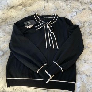 Ladies Small Light Sweater Black and White